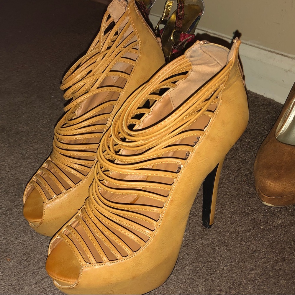 Heels - Picture 2 of 2
